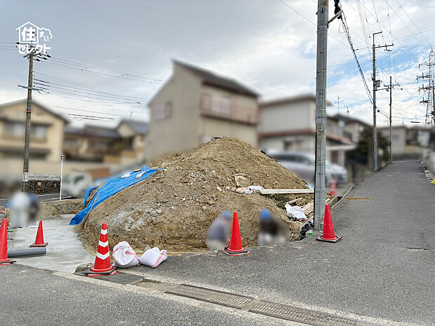 交通量の少ない閑静な住宅街。