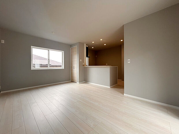 【LDK2】LDK15.37帖。対面式キッチンはリビングを見渡せるので家事をしながらでも家族とのコニュニケーションが可能.