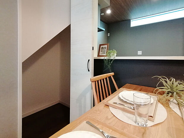 【LDK物入】施工例　掃除用品などの収納に便利です！