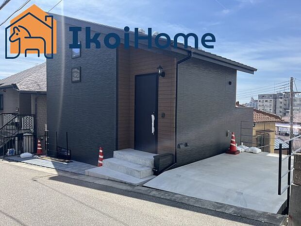 沖縄サンゴで南国ライフ!シックでおしゃれな外観!無垢のフローリングでストレス解消!快適ライフ!