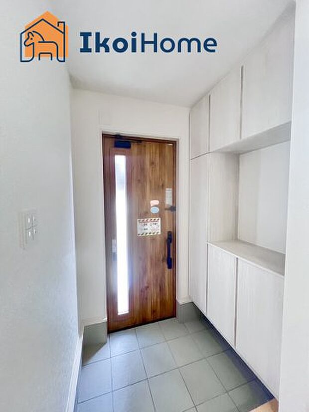 【シューズインクローゼット】収納できる場所が多く家族が多い方、靴を集めることが好きな方、いろいろな方が便利に使うことができます。