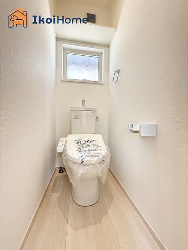 【トイレ】トイレには温水洗浄便座機能付きで、冬も便座が冷たくないので腰冷えを避けられます。