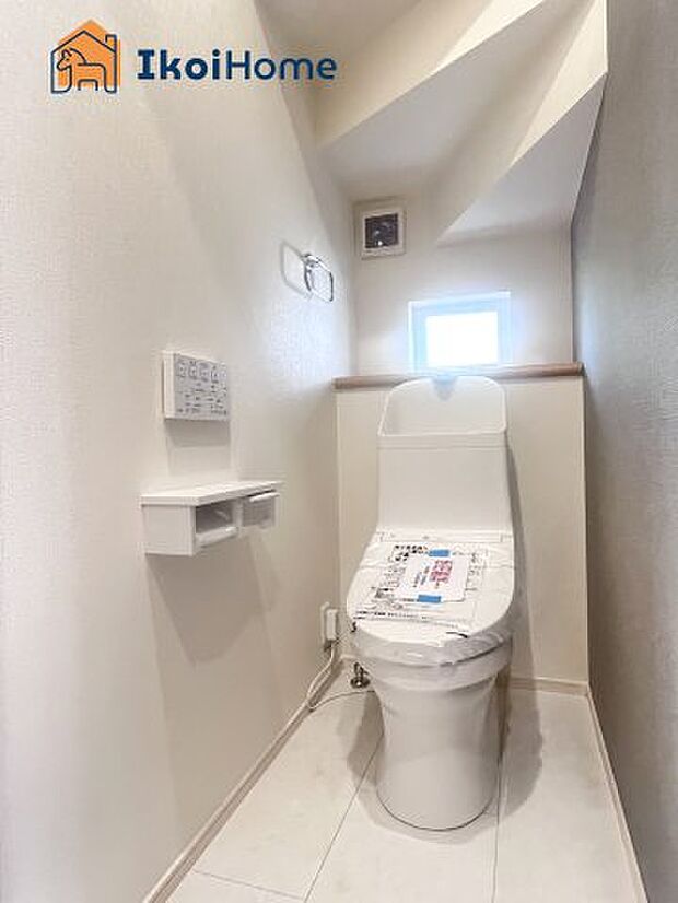 【トイレ】トイレには温水洗浄便座機能付きで、冬も便座が冷たくないので腰冷えを避けられます。