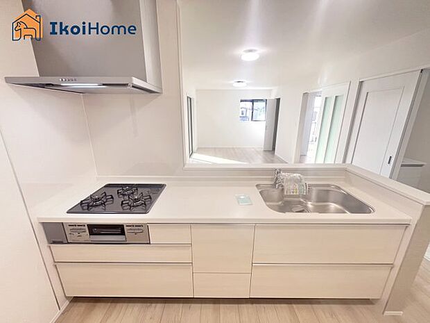 【キッチン】【ホームページに現地動画掲載中】●年中無休：当日予約可●人気の対面式のキッチンで明るい！