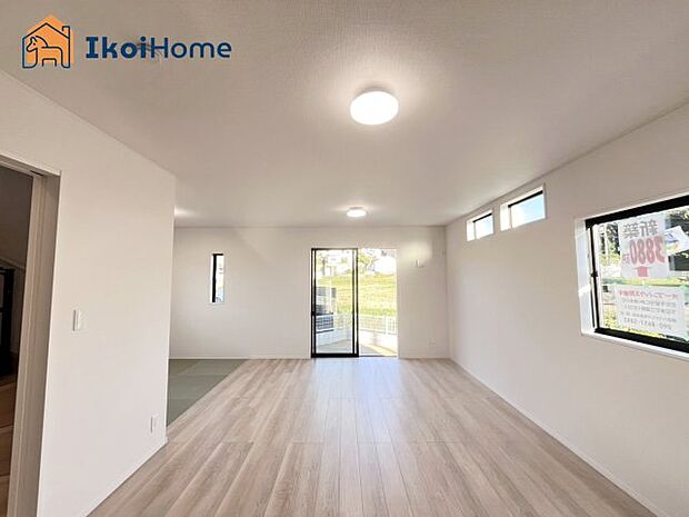 【居間・リビング】【ホームページに現地動画掲載中】●年中無休：当日予約可●オプションなどを住宅ローンに組込む事も可能です