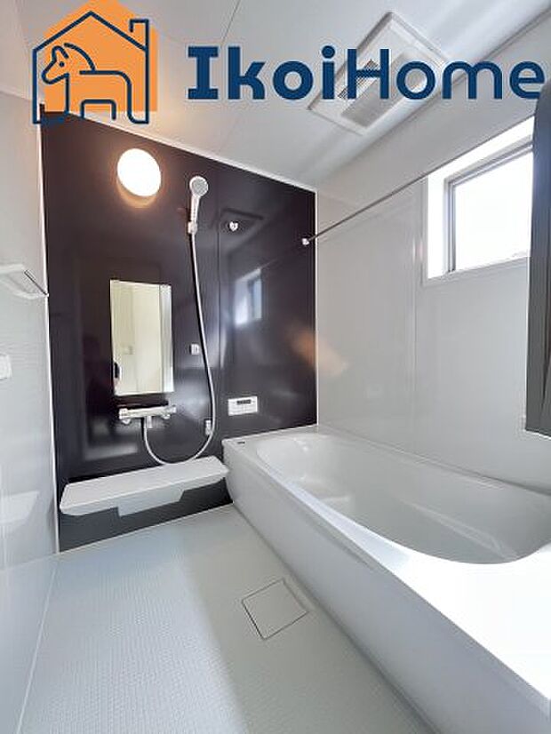 【お風呂】施工事例:一般的な畳2枚分の浴室の広さになっています。お子様と一緒に入っても狭くありません。