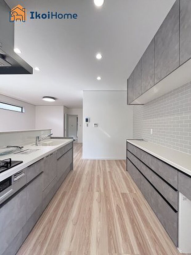 【キッチン】【ホームページに現地動画掲載中】●年中無休:当日予約可●人気の対面式キッチン♪調理スペースゆったり!