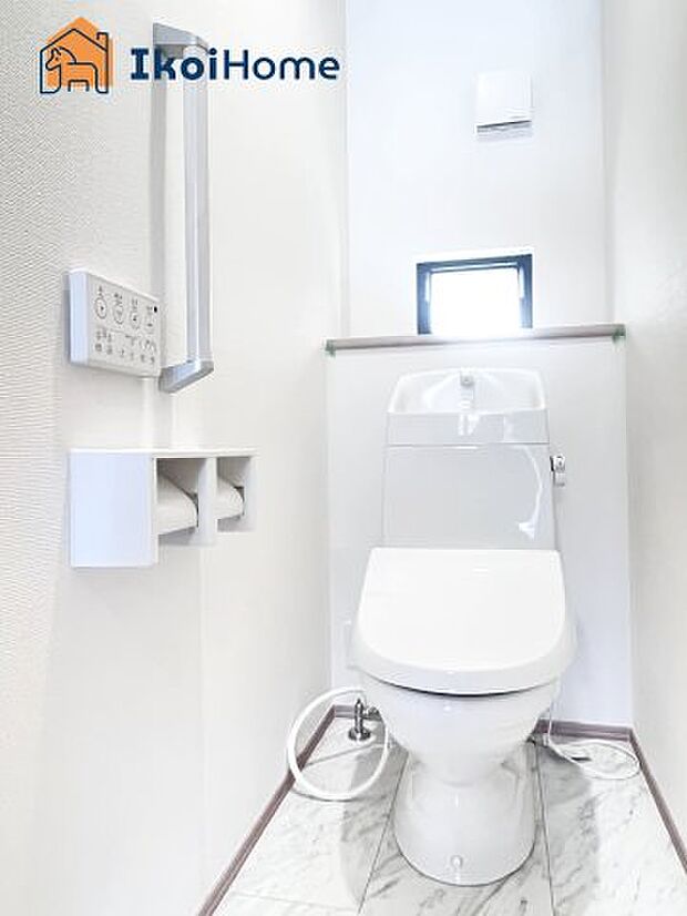 【トイレ】トイレには温水洗浄便座機能付きで、冬も便座が冷たくないので腰冷えを避けられます。
