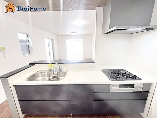 【キッチン】【ホームページに現地動画掲載中】●年中無休：当日予約可●三口コンロには火口にＳＩセンサーを搭載！