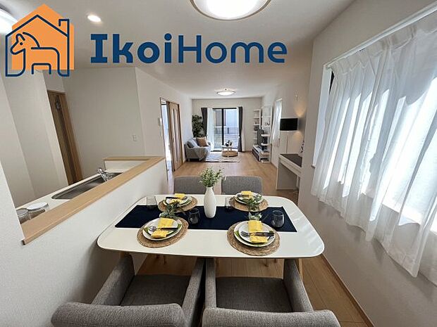 【居間・リビング】◆同社施工例◆リビングは長方形で家具を配置しやすい間取りとなっております。