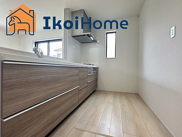 【コンロ】◆同社施工例◆ガスコンロは高火力での調理も可能で、調理器具を選ばなくてもいいので便利です。