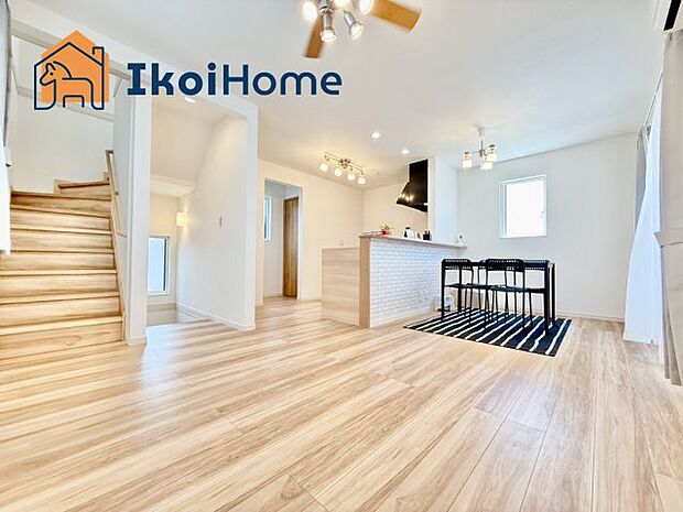 【居間・リビング】●年中無休：当日予約可●2階のLDK14帖です。カウンターキッチンからは室内が見渡せます。