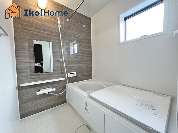 【お風呂】◆同社施工例◆一般的な畳2枚分の浴室の広さになっています。お子様と一緒に入っても狭くありません。