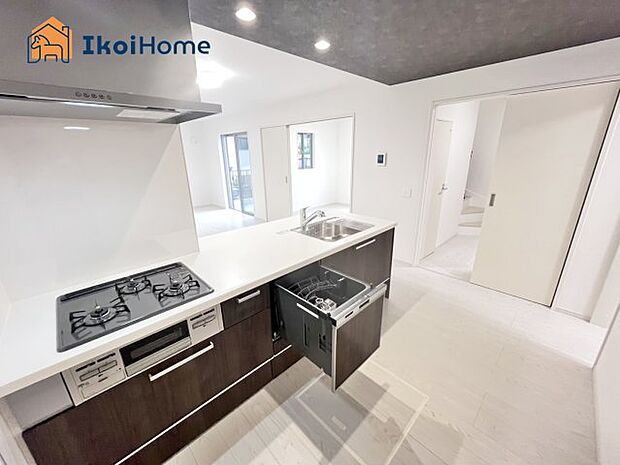 【食洗器】食洗器があることで食事後の面倒な作業も楽ちんになります。