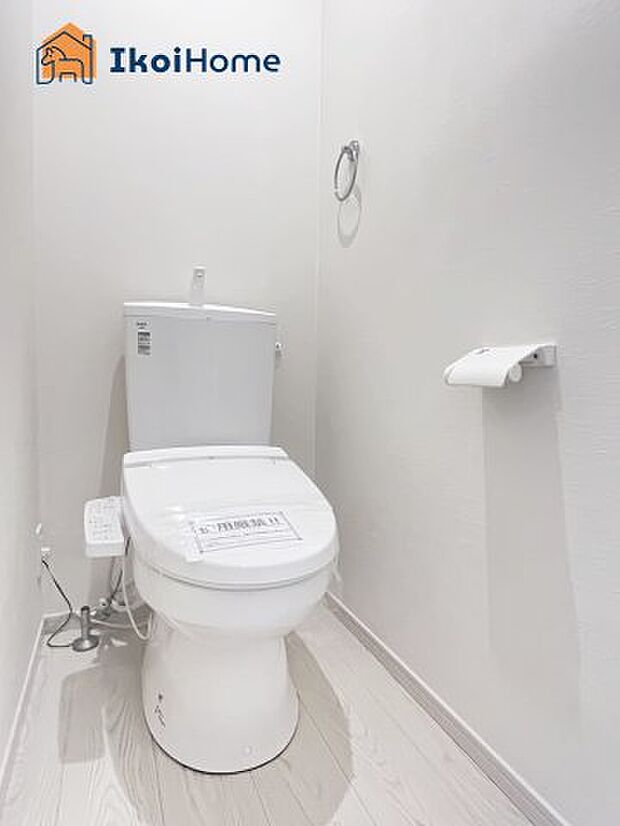 【トイレ】ウォシュレット、暖房便座、脱臭機能も標準装備。節水タイプで水道代も削減できます。