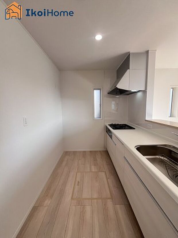 【キッチン】【ホームページに現地動画掲載中】●年中無休：当日予約可●キッチン同色のカップボードご依頼も承ります