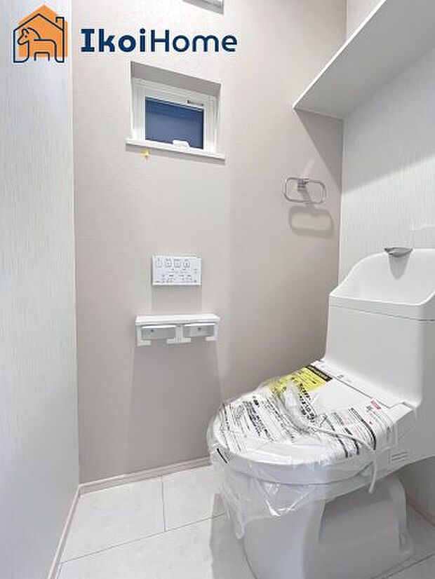 【トイレ】トイレには温水洗浄便座機能付きで、冬も便座が冷たくないので腰冷えを避けられます。