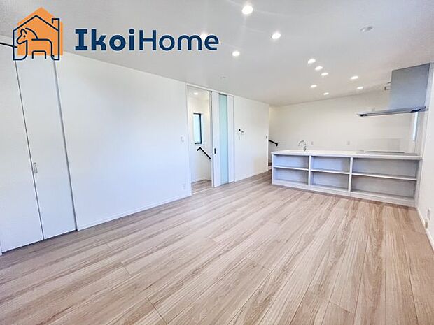 【居間・リビング】【ホームページに現地動画掲載中】●年中無休：当日予約可●LDK15.5帖には大きな家具設置可能！