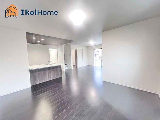 【居間・リビング】【ホームページに現地動画掲載中】●年中無休：当日予約可●カウンターキッチンで開放的！