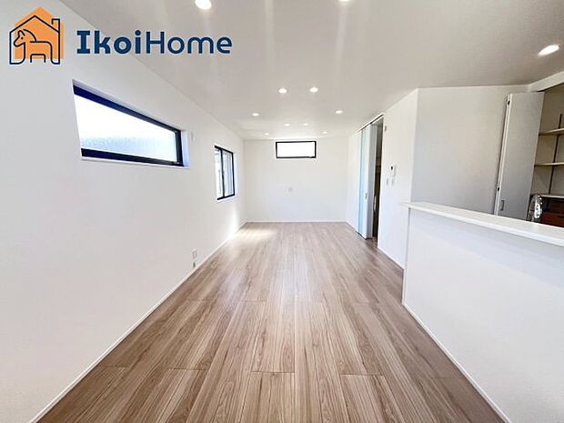 【居間・リビング】ホームページに現地動画掲載中】●年中無休:当日予約可●フロア-コーティングなどローンに組込む事も可能