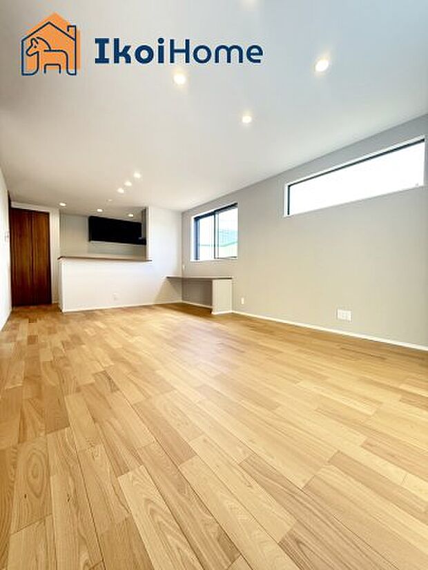 【居間・リビング】◆同社施工例◆フロアーコーティング・エアコン・壁掛けテレビ・などを住宅ローンに組込む事も可能です