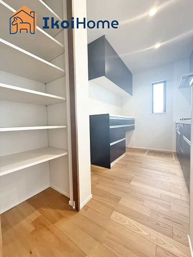 【キッチン】◆同社施工例◆人気の対面式のキッチン♪調理スペースもゆったり!使いやすいです!