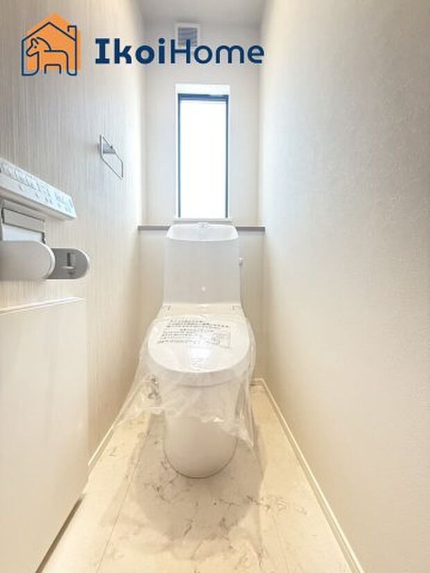 【トイレ】●施工事例●トイレには温水洗浄便座機能付きで、冬も便座が冷たくないので腰冷えを避けられます。