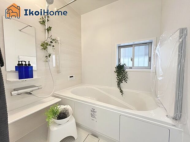 【お風呂】施工例:一般的な畳2枚分の浴室の広さになっています。お子様と一緒に入っても狭くありません。