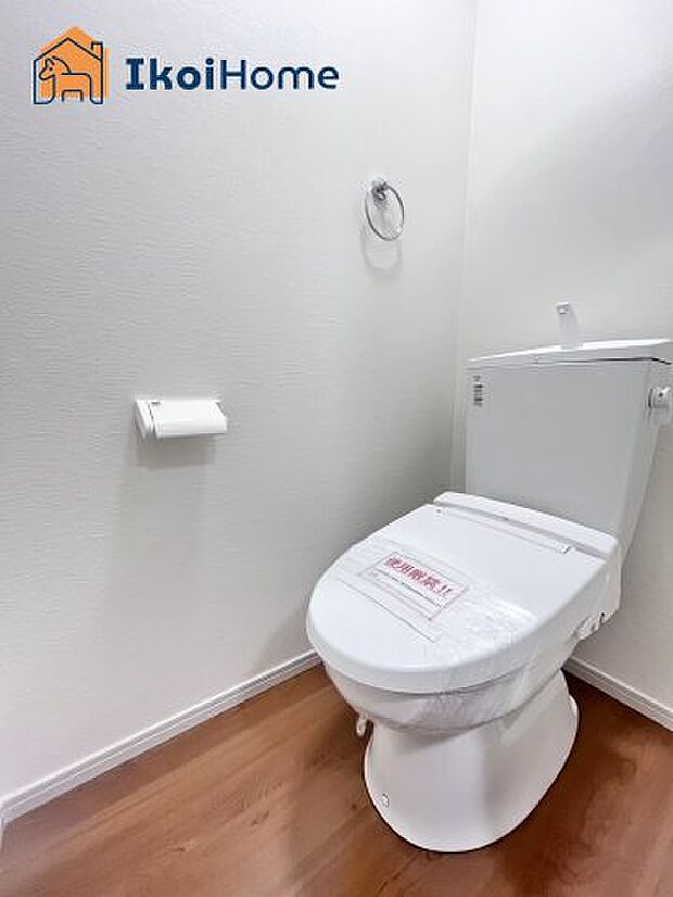 【トイレ】トイレには温水洗浄便座機能付きで、冬も便座が冷たくないので腰冷えを避けられます。