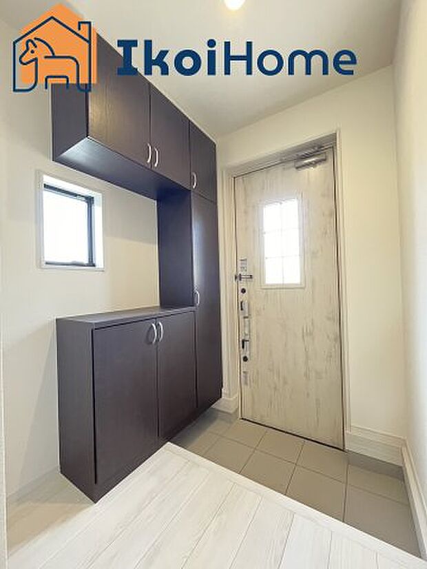 【シューズボックス】●施工例●コの字型のたくさん靴が収納できるシューズボックスがございます。