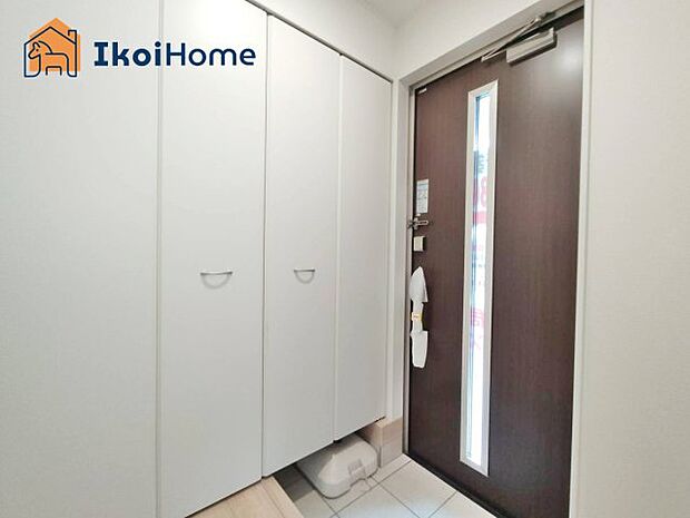 【シューズインクローゼット】◆同社施工例◆収納できる場所が多く家族が多い方、靴を集めることが好きな方、いろいろな方が便利に使うことができます。