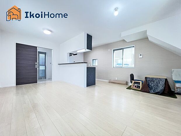 【居間・リビング】【ホームページに現地動画掲載中】●年中無休:当日予約可●広い開放感があり大型家具の設置可能