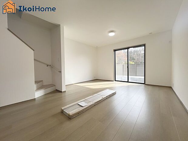 【居間・リビング】【ホームページに現地動画掲載中】●年中無休:当日予約可●カウンターキッチンからは室内が見渡せます。