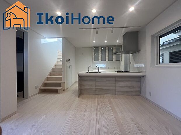 【居間・リビング】◆同社施工例◆フロアーコーティング・エアコン・壁掛けテレビ・などを住宅ローンに組込む事も可能です