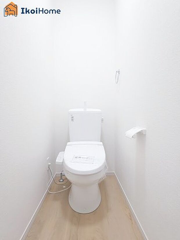 【トイレ】トイレには温水洗浄便座機能付きで、冬も便座が冷たくないので腰冷えを避けられます。