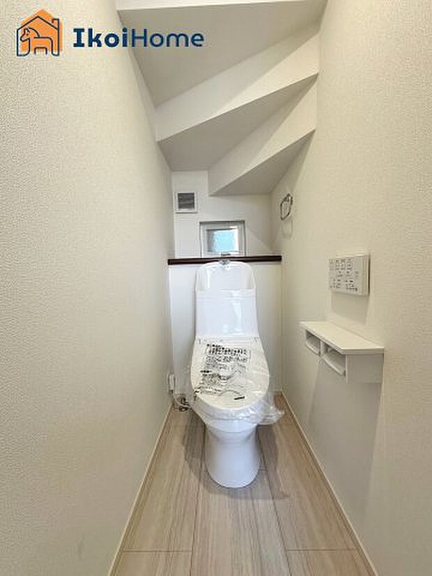 【トイレ】◆施工例◆トイレには温水洗浄便座機能付きで、冬も便座が冷たくないので腰冷えを避けられます。