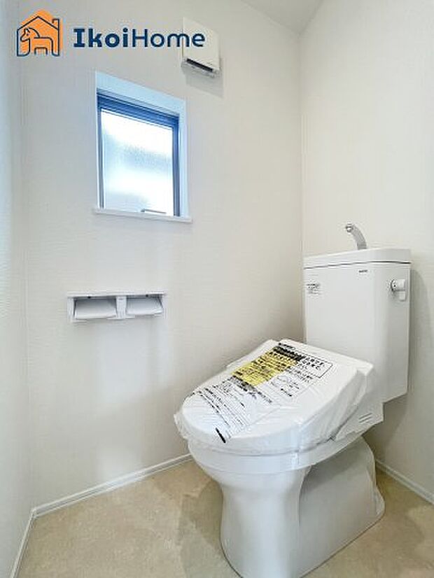 【トイレ】◆施工例◆トイレには温水洗浄便座機能付きで、冬も便座が冷たくないので腰冷えを避けられます。