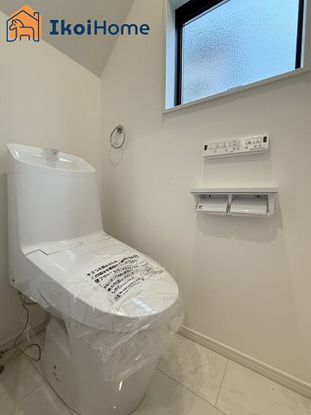 【トイレ】トイレには温水洗浄便座機能付きで、冬も便座が冷たくないので腰冷えを避けられます。