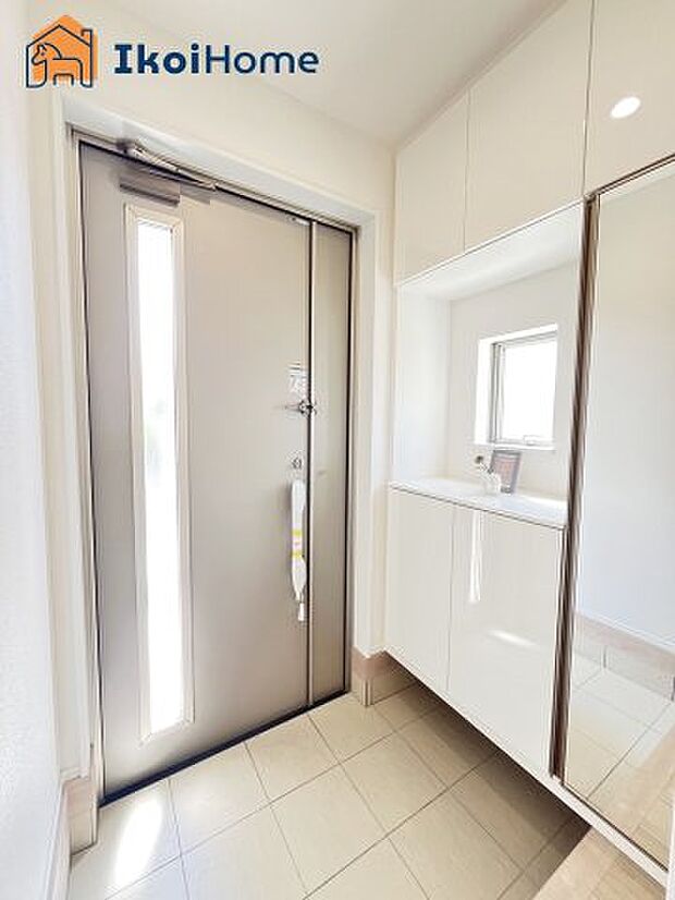 【玄関】◆施工事例◆●年中無休:当日予約可●玄関になります。大きな靴箱が付いていますので、大変便利!