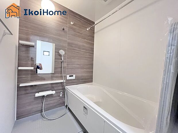 【お風呂】●施工例●一般的な畳2枚分の浴室の広さになっています。お子様と一緒に入っても狭くありません。