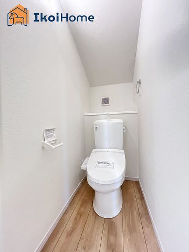 【トイレ】●施工例●トイレには温水洗浄便座機能付きで、冬も便座が冷たくないので腰冷えを避けられます。