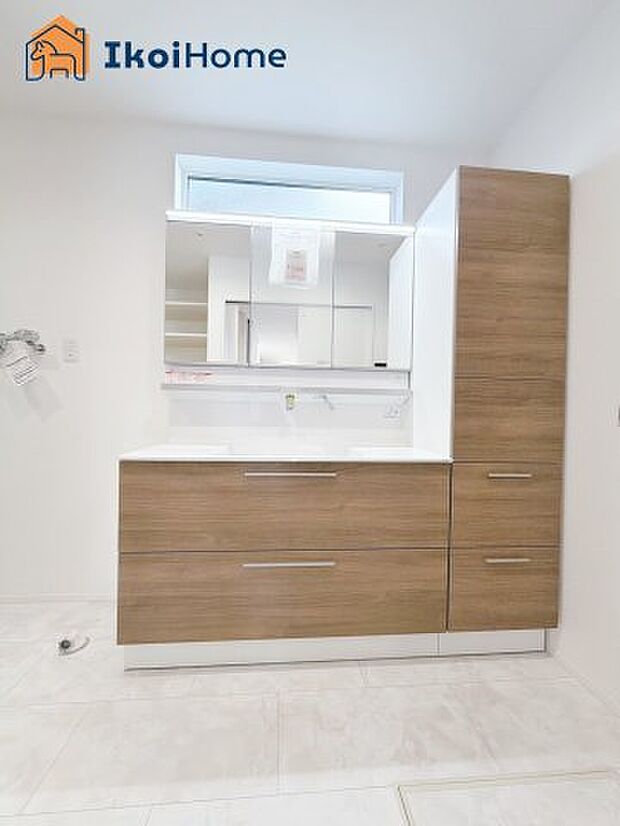 【洗面台】収納がたくさんあるので、買いだめ商品もしっかりと収納することができます。