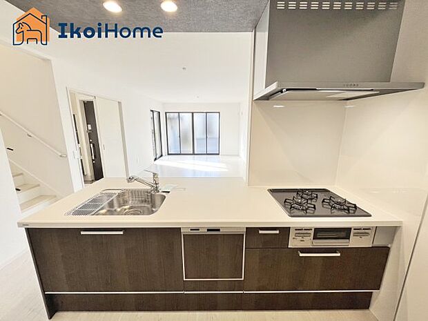 【コンロ】◆同社施工例◆ガスコンロは高火力での調理も可能で、調理器具を選ばなくてもいいので便利です。