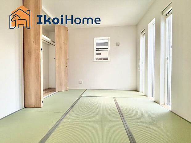 【畳コーナー】和室は音を吸収し、柔らかく転んでも痛くない為、お子様も安心して過ごせるほか、親御様も一息ついて休める空間になるので1室あると便利です。