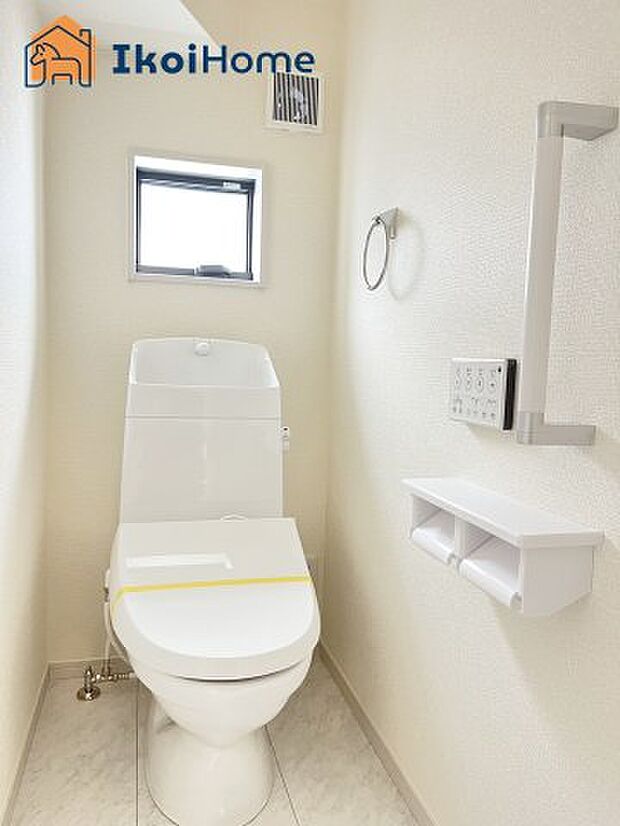 【トイレ】トイレには温水洗浄便座機能付きで、冬も便座が冷たくないので腰冷えを避けられます。