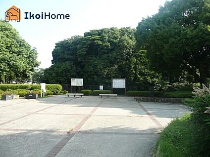 王塚公園 徒歩882m