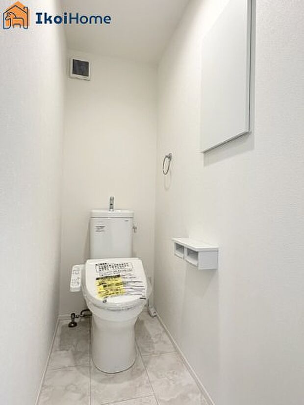 【トイレ】トイレには温水洗浄便座機能付きで、冬も便座が冷たくないので腰冷えを避けられます。