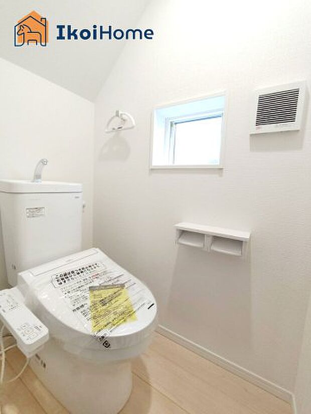 【トイレ】■施工事例■トイレには温水洗浄便座機能付きで、冬も便座が冷たくないので腰冷えを避けられます。