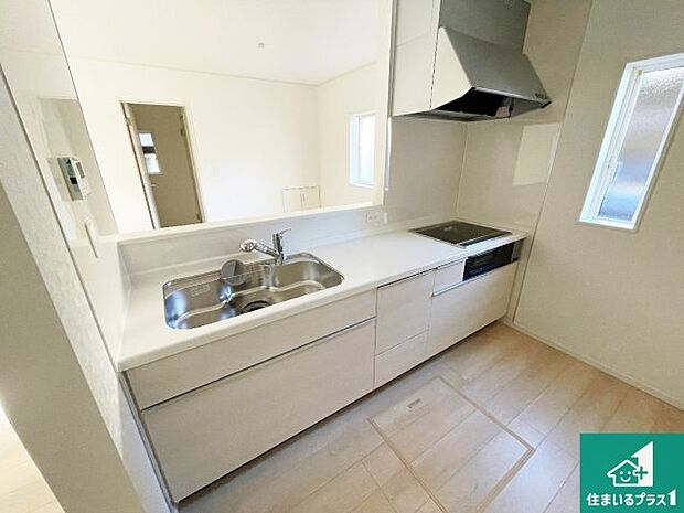 周辺は落ち着いた街並みの住宅地!子育てがしやすい住環境です!まだ未完成ですが、現地でしかわからない事もございます。是非一度ご覧ください。