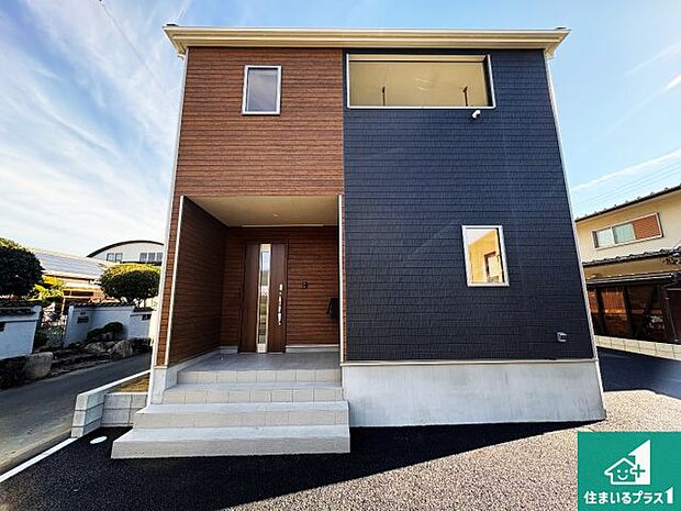 周辺は落ち着いた街並みの住宅地!子育てがしやすい住環境です!まだ未完成ですが、現地でしかわからない事もございます。是非一度ご覧ください。